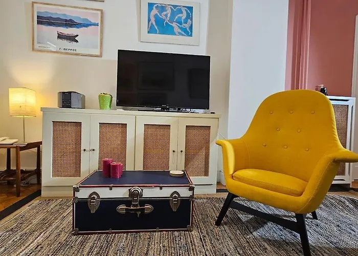 Artistico Two-Bedroom Apartment In Kolonaki