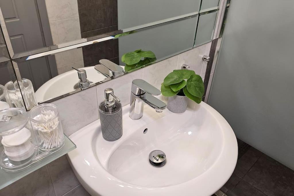 Artistico Two-bedroom In Kolonaki * Athens